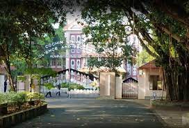 വിദ്യാർത്ഥിനികൾക്ക് ആർത്തവ അവധി; ചരിത്ര തീരുമാനവുമായി കുസാറ്റ് ; ഹാജരിൽ 2 ശതമാനം ഇളവ്, കേരളത്തിലാദ്യം