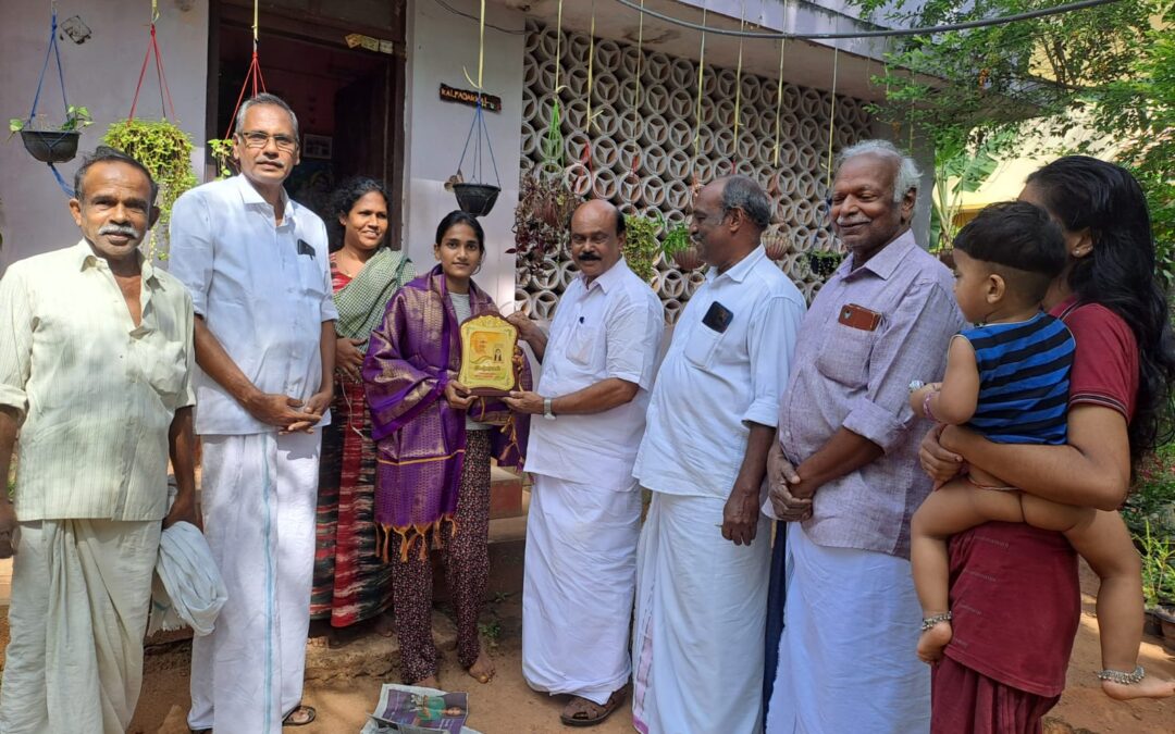 കേരള സര്‍വകലാശാല എം എ ഒന്നാം റാങ്ക് കരസ്ഥമാക്കിയ ലക്ഷ്മിപ്രിയയെ ആദരിച്ചു
