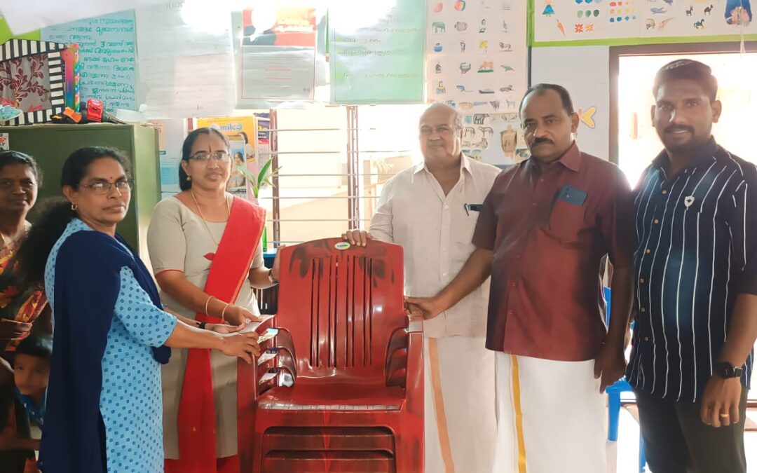 അംഗനവാടിയ്ക്ക് സി.പി.ഐ(എം)പച്ചംകുളം ബ്രാഞ്ച് കസേരകൾ വാങ്ങി നൽകി