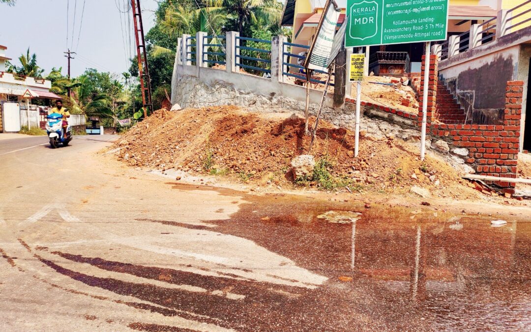 അവനവഞ്ചേരിയിൽ  പൈപ്പ് പൊട്ടി ഒഴുകാൻ തുടങ്ങിട്ട് മാസങ്ങളായിട്ടും നടപടിഎടുക്കാതെ വാട്ടർ അതോറിറ്റി