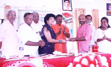 “ദൈവത്തിന്റെ കാൽപ്പാട്”; അശോകൻ കായിക്കരയുടെ കവിതാ സമാഹാരം പ്രകാശനം ചെയ്തു
