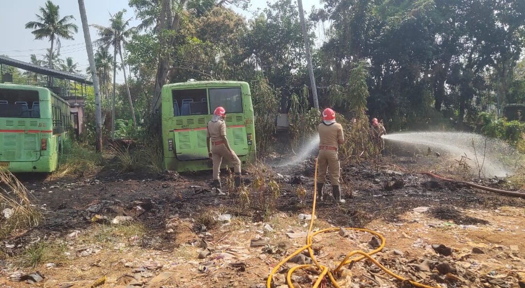 കെഎസ്ആർടിസി ഡിപ്പോയ്ക്ക് സമീപം തീ പടർന്നത് പരിഭ്രാന്തി പരത്തി
