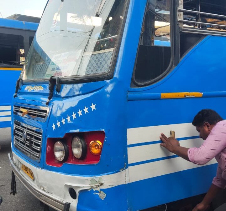 ആറ്റിങ്ങൽ സ്വകാര്യ ബസ് സ്കൂട്ടറിൽ കയറി ഇറങ്ങി