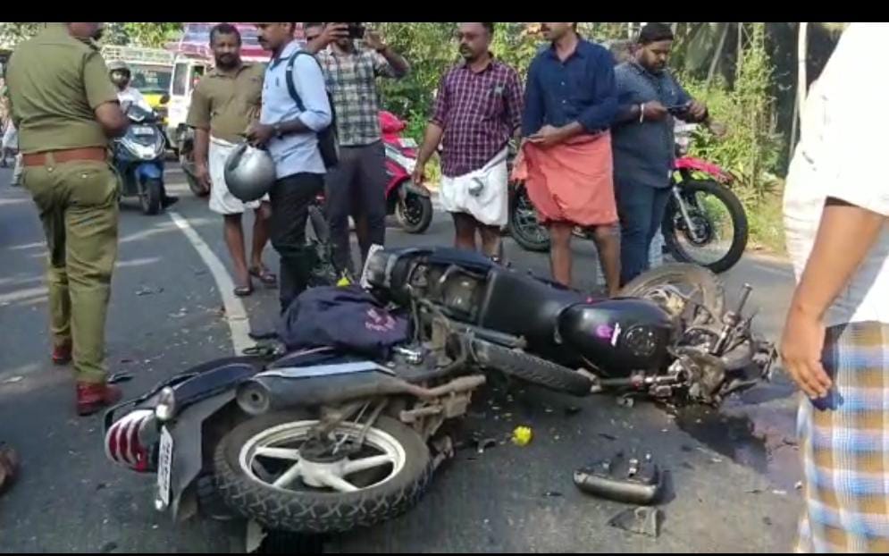 കാട്ടാക്കടയിൽ ബൈക്കുകൾ കൂട്ടിയിടിച്ച് അപകടം