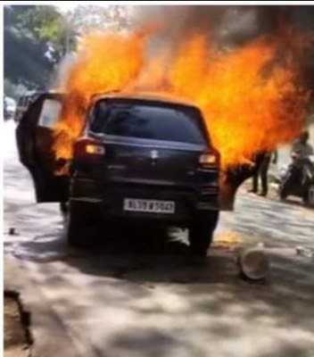 ഡ്രൈവര്‍ സീറ്റിനടിയില്‍ പെട്രോള്‍ കുപ്പികള്‍; തീ ആളിപ്പടരാന്‍ ഇടയാക്കി; കണ്ണൂര്‍ അപകടത്തില്‍ പുതിയ കണ്ടെത്തല്‍