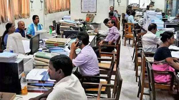 സർക്കാർ ജീവനക്കാർക്ക് നാലാം ശനിയാഴ്ച അവധി: ശുപാർശ മുഖ്യമന്ത്രി തള്ളി