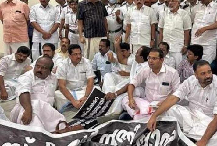 വാച്ച് ആന്റ് വാര്‍ഡുകള്‍ക്കെതിരെ നടപടി വേണമെന്ന് പ്രതിപക്ഷം