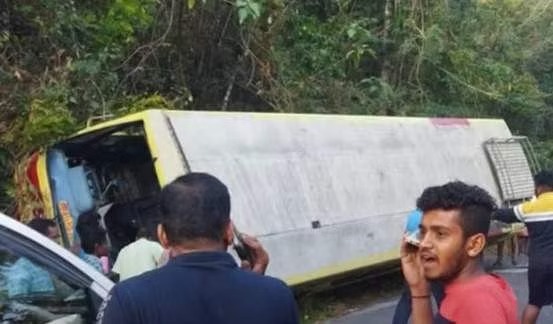 നേര്യമം​ഗലത്ത് കെഎസ്ആർടിസി ബസ് മറിഞ്ഞു; ഡ്രൈവർ ഉറങ്ങിപ്പോയെന്ന് നി​ഗമനം