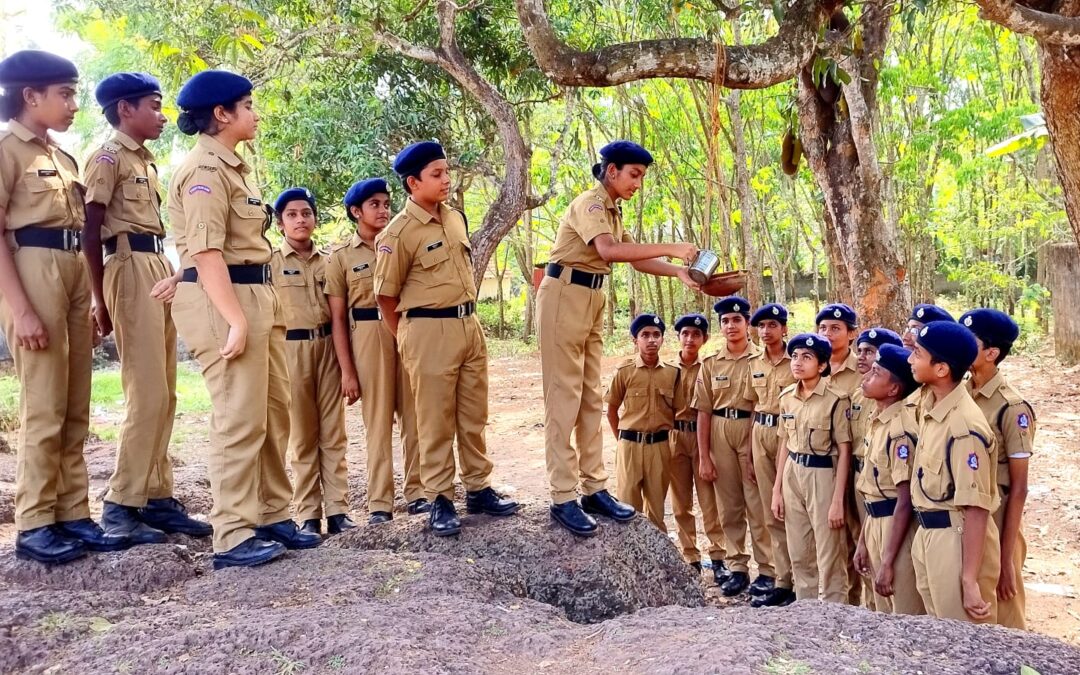 വേനലിൽ വലയുന്ന പറവകൾക്ക് തണ്ണീർക്കുടവുമായി സ്റ്റുഡൻറ് പോലീസ് കേഡറ്റുകൾ