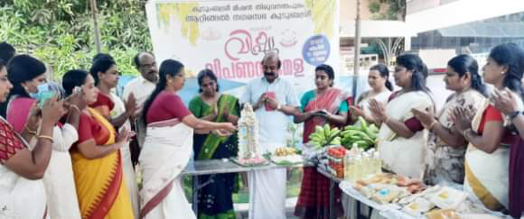 ആറ്റിങ്ങലിൽ കുടുംബശ്രീയുടെയും ജില്ലാ മിഷന്റെയും ആഭിമുഖ്യത്തില്‍ വിഷു വിപണനമേളയ്ക്ക് തുടക്കമായി