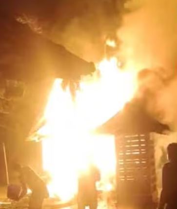 പൂരാഘോഷം കഴിഞ്ഞ് ക്ഷേത്രത്തിൽ തീപിടിത്തം; ശ്രീകോവിൽ പൂർണമായും കത്തിനശിച്ചു