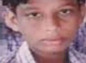 കൊന്നപ്പൂവ് വില്‍ക്കുന്നതിനിടെ വിദ്യാര്‍ത്ഥിയ്ക്ക് ദാരുണാന്ത്യം