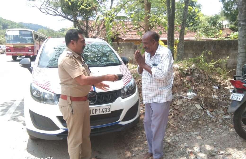 നഷ്ടപെട്ട പേഴ്സും പണവും തിരികെ നൽകി മാതൃകയായി കിളിമാനൂർ ഹൈവെ പോലീസ് ഡ്യൂട്ടി എസ് ഐ