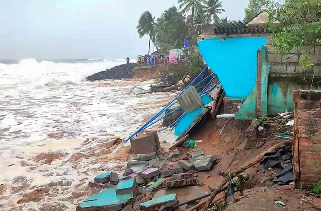 കേരളത്തിൽ തീരശോഷണം സംഭവിച്ച പതിമൂന്ന് ബീച്ചുകളില്‍ ആറെണ്ണം തിരുവനന്തപുരം ജില്ലയിൽ
