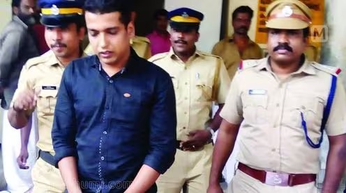 അച്ഛന്റെ മരണാനന്തര ചടങ്ങിന് പൾസർ സുനി എത്തി; ഒരു ദിവസത്തെ പരോൾ