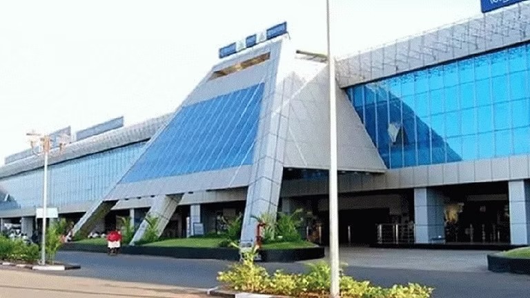 സ്വർണക്കള്ളക്കടത്തിന് സഹായം; കരിപ്പൂർ കസ്റ്റംസിൽ കൂട്ടപ്പിരിച്ചുവിടൽ