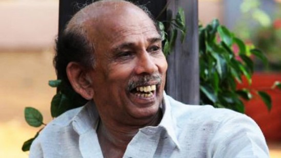 മാമുക്കോയയ്ക്ക് അന്ത്യാഞ്ജലികൾ അർപ്പിച്ച് ആയിരങ്ങൾ