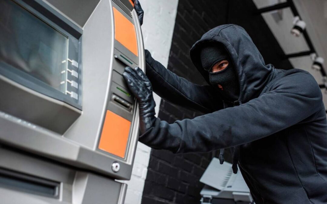 തൃശൂരില്‍ വന്‍ എടിഎം കവര്‍ച്ച; മൂന്ന് എടിഎമ്മുകള്‍ കൊള്ളയടിച്ചു