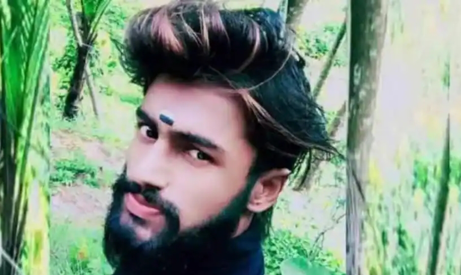 നായ കടിച്ചതിനെ തുടർന്ന് ആശുപത്രിയിലെത്തി ഇൻജക്ഷൻ എടുത്ത് മടങ്ങവെ ബൈക്ക് അപകടത്തിൽപ്പെട്ട യുവാവ് മരിച്ചു