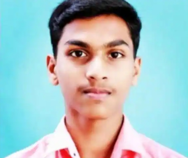 തിരുവനന്തപുരം കാട്ടാക്കടയിൽ വീടിനുള്ളിൽ പഠിച്ചുകൊണ്ടിരിയ്ക്കെ പാമ്പു കടിച്ചു; പത്താം ക്ലാസുകാരന് ദാരുണാന്ത്യം