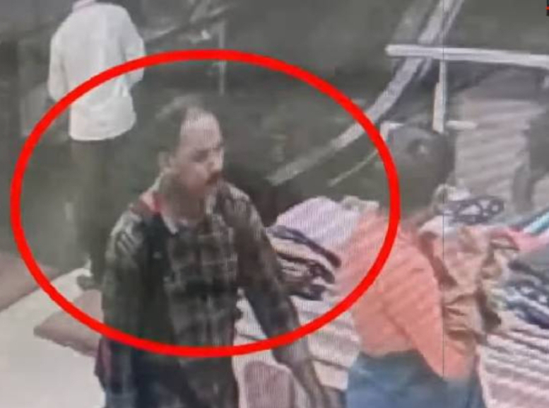 തിരുവനന്തപുരത്തെ ഷോപ്പിംഗ് മാളിൽ പെൺകുട്ടിയെ കടന്നുപിടിച്ച യുവാവിന്റെ ചിത്രം പുറത്തുവിട്ട് പൊലീസ്