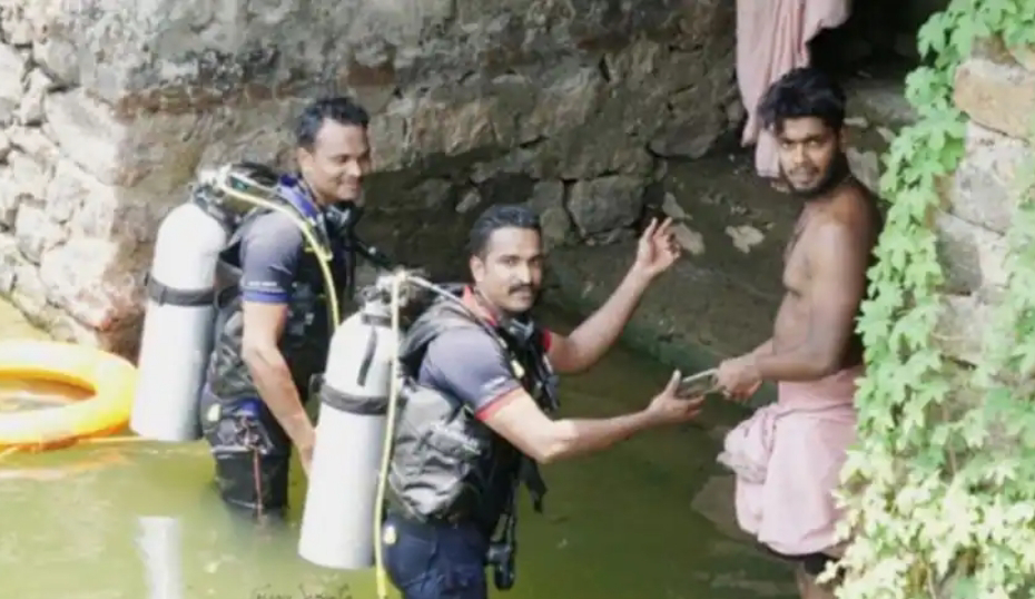 ക്ഷേത്രക്കുളത്തില്‍ ഐ ഫോണ്‍ വീണു: തെരച്ചിലിനെത്തി അഗ്നിരക്ഷാ സേന