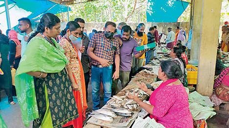 വർക്കല, കല്ലമ്പലം മേഖലകളിലെ മത്സ്യ മാർക്കറ്റുകളിൽ മിന്നൽ പരിശോധന
