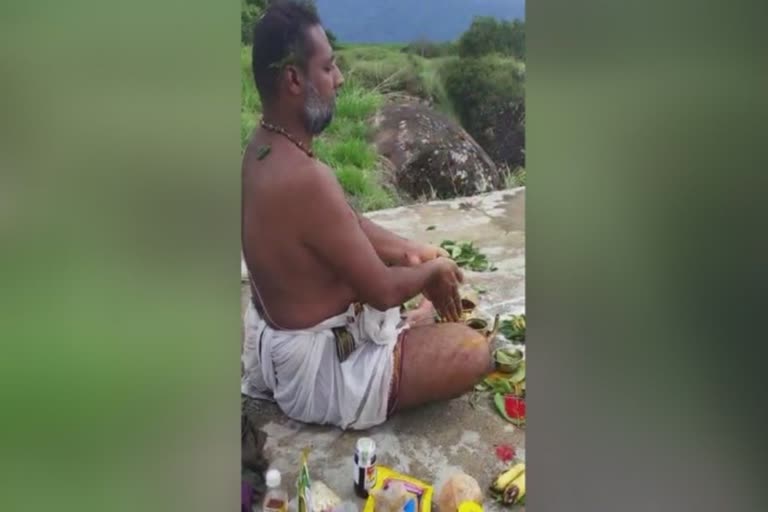 പൊന്നമ്പലമേട്ടിലെ പൂജ: രണ്ടുപേര്‍ അറസ്റ്റില്‍; പൂജാരി അടക്കം ഏഴുപേര്‍ക്കായി അന്വേഷണം ഊര്‍ജ്ജിതം