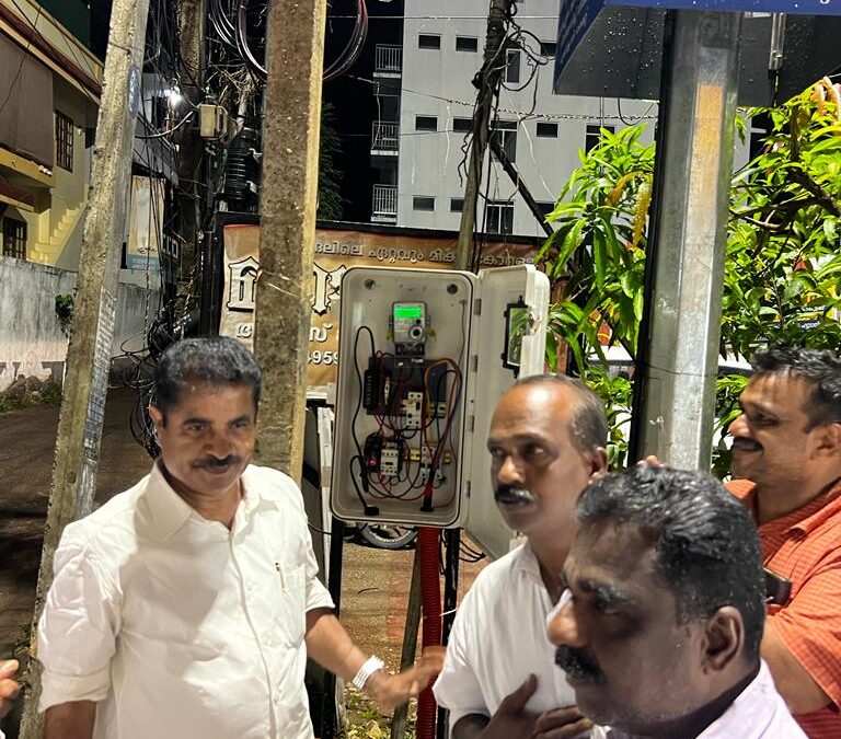 മിനി മാസ്റ്റ് ലൈറ്റിന്റെ ഉദ്ഘാടനം അടൂർ പ്രകാശ് എം. പി. നിർവഹിച്ചു