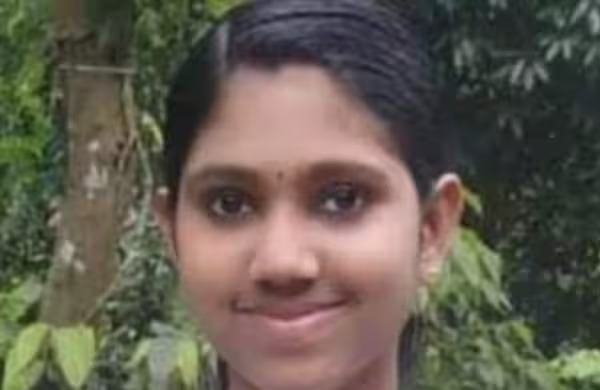 മീനിന് തീറ്റ കൊടുക്കാന്‍ പോയ മകളെ കാണാനില്ല; വിദ്യാര്‍ഥിനി മുങ്ങിമരിച്ച നിലയില്‍