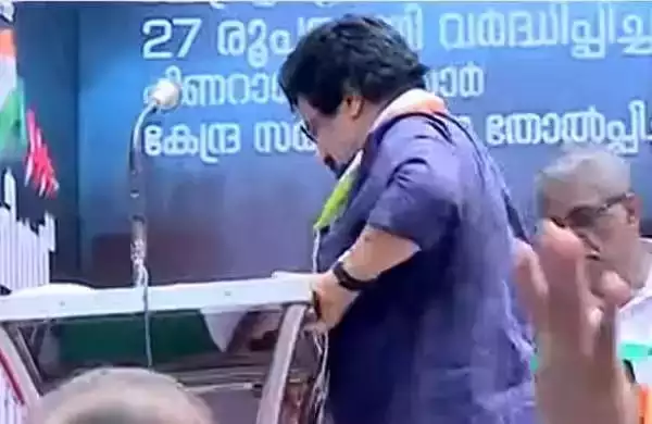 സെക്രട്ടേറിയറ്റ് വളയല്‍ സമരത്തിനിടെ വേദിയില്‍ എം കെ മുനീര്‍ കുഴഞ്ഞുവീണു