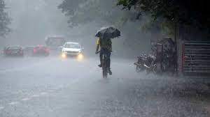 ഡല്‍ഹിയില്‍ കനത്ത മഴ; വിമാനങ്ങള്‍ വഴിതിരിച്ചുവിട്ടു
