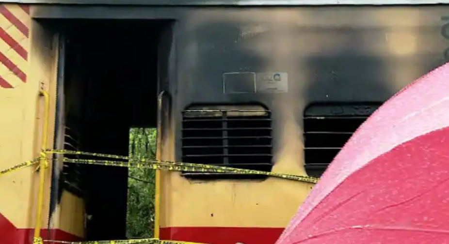 കണ്ണൂരിൽ ട്രെയിനിൽ തീപിടിത്തം, ബോഗി കത്തി നശിച്ചു; ഷാറുഖ് സെയ്‌ഫി കത്തിച്ച അതേ ട്രെയിൻ