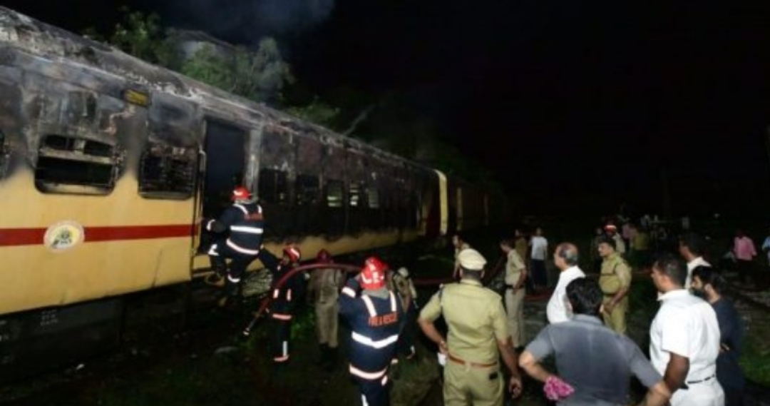 കണ്ണൂരിൽ ട്രെയിൻ കോച്ച് കത്തിച്ച സംഭവം; പശ്ചിമ ബംഗാൾ സ്വദേശി പോലീസ് കസ്റ്റഡിയിൽ