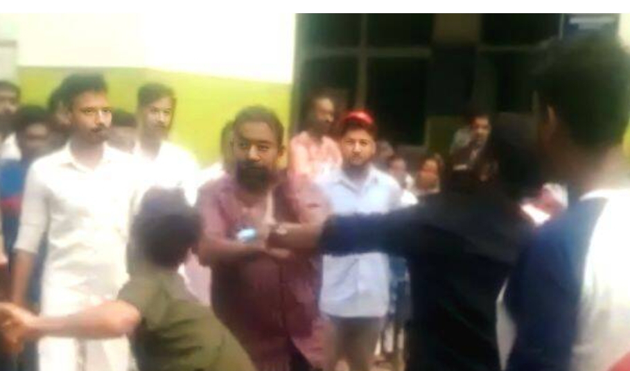 ഭർത്താവ് യുവതിയെ കൂട്ടിക്കൊണ്ടുപോകാനെത്തി; എസ് എ ടിക്ക് മുന്നിൽ ബന്ധുക്കൾ തമ്മിലടിച്ചു
