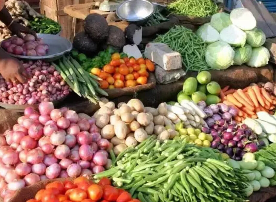 ട്രോളിംങ് നിരോധനത്തിന്റെ മറപറ്റി സംസ്ഥാനത്ത് പച്ചക്കറിക്കും, മീനിനും, ഇറച്ചിക്കും തീവില