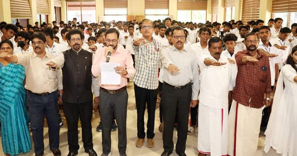 ലഹരിവിരുദ്ധ ദിനാചരണത്തിൽ സമൂഹ പ്രതിജ്ഞ ചൊല്ലിക്കൊടുത്തു ജില്ല കളക്ടർ