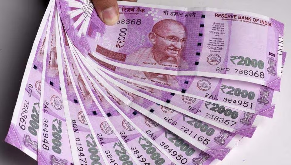 2 ലക്ഷം രൂപയുടെ 2000 നോട്ടുകള്‍ ക്ഷേത്ര ഭണ്ഡാരത്തിൽ നിന്ന് ; ഭഗവാന് കാണിക്കയായി 2000 രൂപയുടെ ഒഴുക്ക്