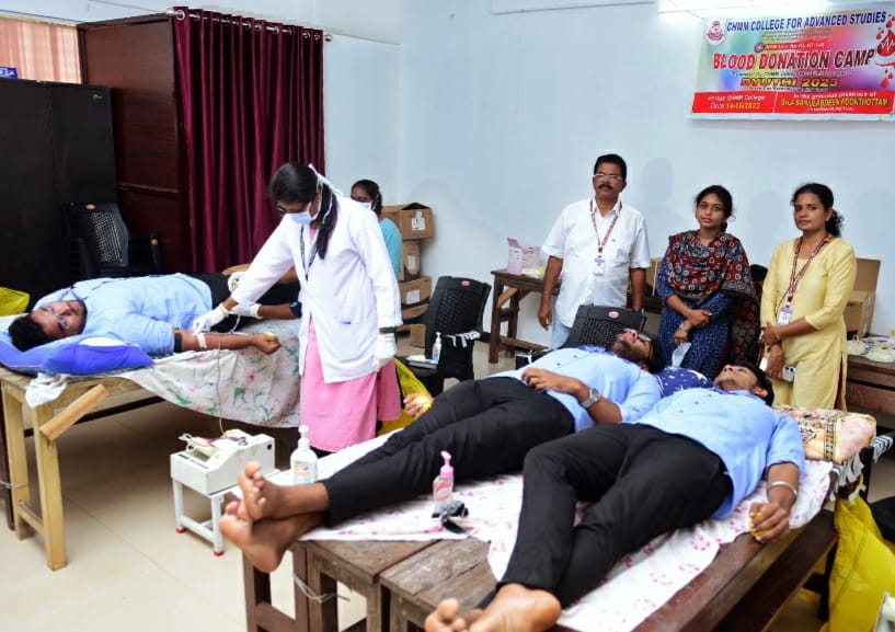 സി എച് എം. എം കോളേജിൽ രക്തദാന ക്യാമ്പ് നടത്തി