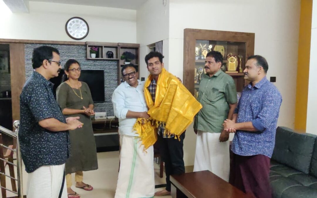 നീറ്റ് പരീക്ഷയിൽ തിളക്കമാർന്ന വിജയം കൈവരിച്ച അഗ്നിവേശിന് ആദരവ് നൽകി