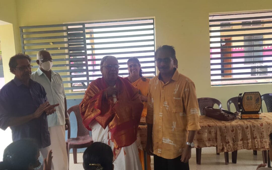 മുൻ സംഗീത അദ്ധ്യാപികയ്ക്ക് ആദരവ് നൽകി ആറ്റിങ്ങൽ കുന്നുവാരം യു.പി സ്കൂൾ