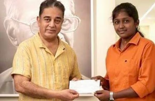 കനിമൊഴിയുടെ ബസ് യാത്ര; ജോലി പോയ വനിതാ ഡ്രൈവര്‍ക്ക് കാര്‍ സമ്മാനം നല്‍കി കമല്‍ ഹാസന്‍