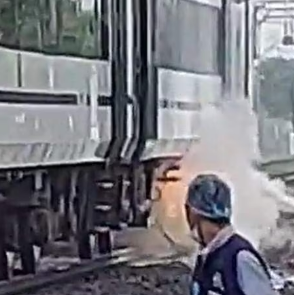 ഭോപ്പാലിൽ വന്ദേ ഭാരത് ട്രെയിനിൽ തീപിടിത്തം; യാത്രക്കാരെ ഒഴിപ്പിച്ചു