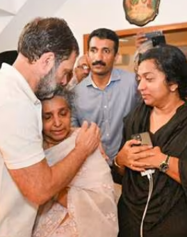 അവസാനമായി ഒരുനോക്ക് കാണാന്‍ സോണിയയും രാഹുലും ഖാര്‍ഗെയും; ബംഗളൂരുവില്‍ വന്‍ ജനാവലി