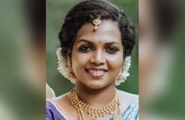 വിവാഹം കഴിഞ്ഞിട്ട് 15 ദിവസം; തിരുവനന്തപുരത്ത് നവവധു ഭർതൃവീട്ടിൽ തൂങ്ങിമരിച്ച നിലയിൽ