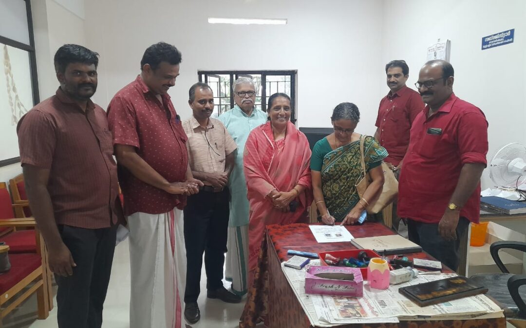 മകന്റെ സ്മാരകം നി൪മ്മിക്കുന്നതിന് മാതാപിതാക്കൾ സ്ഥല൦ സൗജനൃമായി നൽകി