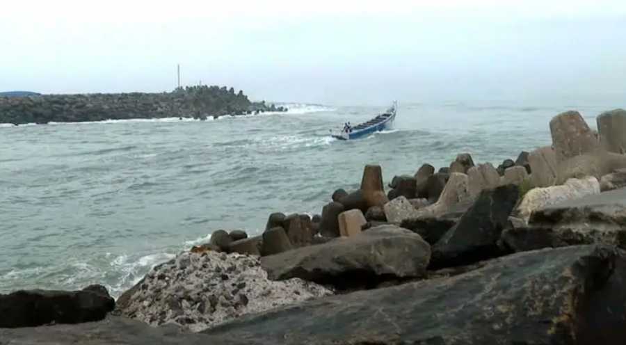 മുതലപ്പൊഴിയിൽ വീണ്ടും ബോട്ട് മറിഞ്ഞു