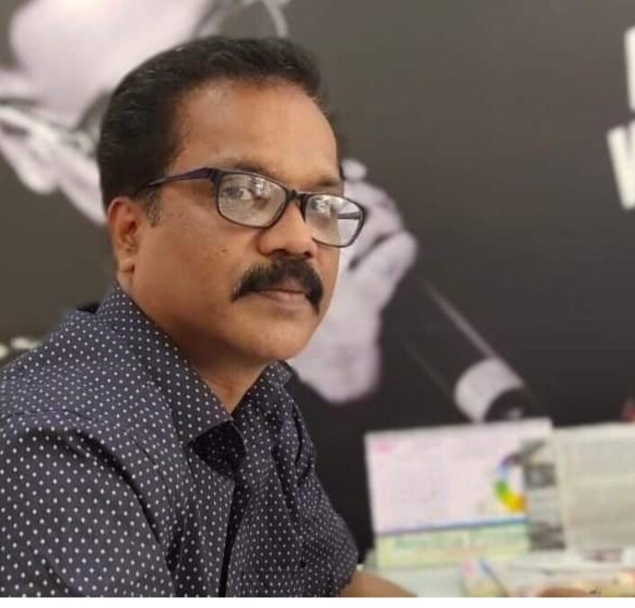 യമഹ  ഷോറൂമിന്റെ ഉടമ സത്യദാസ് വാഹനാപകടത്തിൽ മരണപെട്ടു