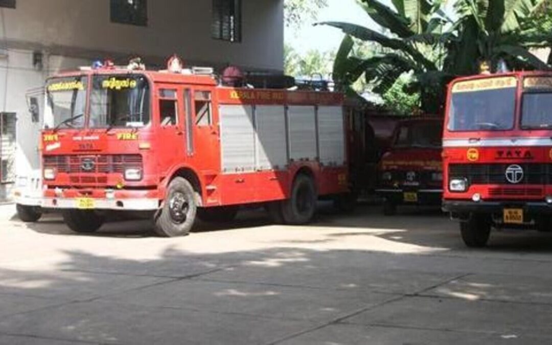 ഇടിഞ്ഞു പോയ കിണറ്റിൽ വീണ ആളിനെ ആറ്റിങ്ങൽ ഫയർ ആൻഡ് റെസ്ക്യൂ ടീം രക്ഷപെടുത്തി