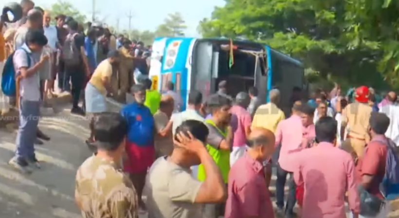 തൃശൂരിൽ ബസ് പാടത്തേക്ക് മറിഞ്ഞ് അപകടം, 30 ലേറെ പേർക്ക് പരിക്ക്